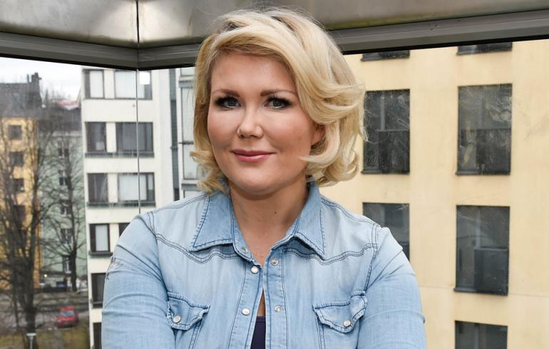 Sanna Kiiski on absolutisti: Neljäksi tunniksi kanveesiin skumppalasillisesta!