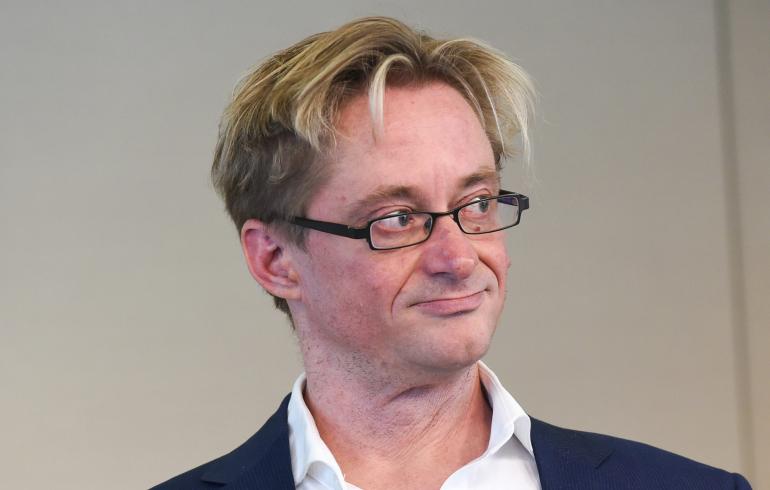 Tässä on Mikael Jungnerin uusi sporttinen avoauto - kuva punaisesta paholaisesta!