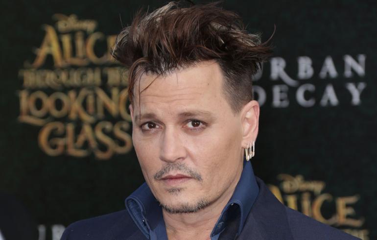 Johnny Depp teki sen taas: muutti rakkaustatuointinsa herjaukseksi!