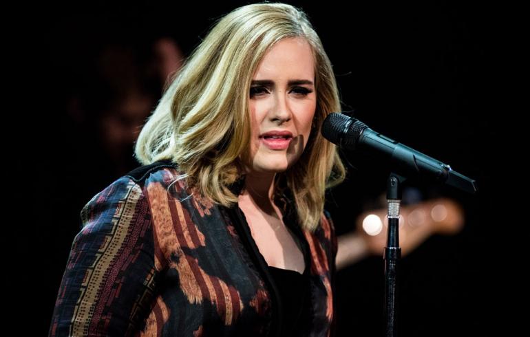 Adele diivaili: tilasi pizzan yli 100 kilometrin päästä – simahti ennen toimitusta!