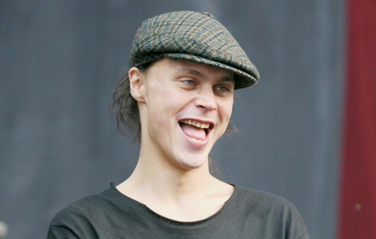 Kolottiko pizzahammasta, Ville Valo? Paparazzikuva!