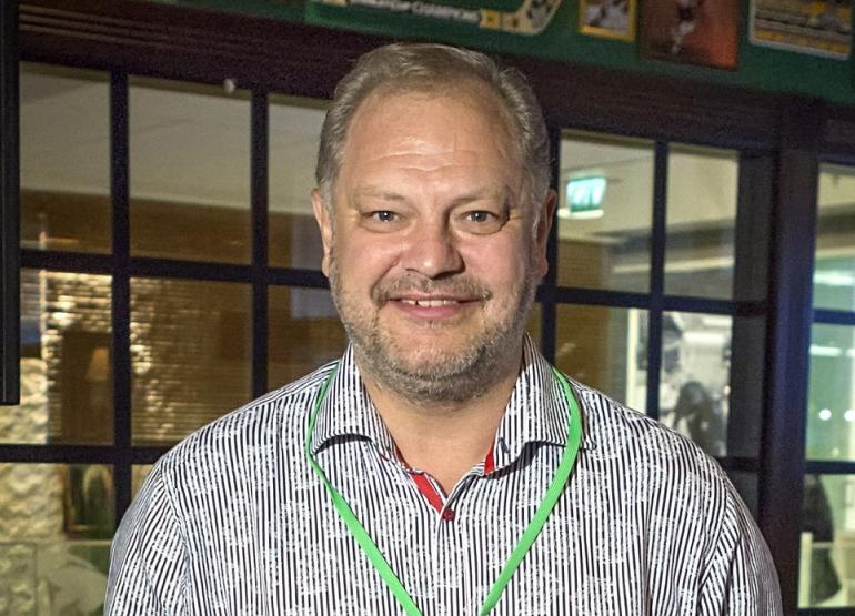 Kiekkolegenda Esa Tikkanen naimisiin: häät maaseutumiljöössä!