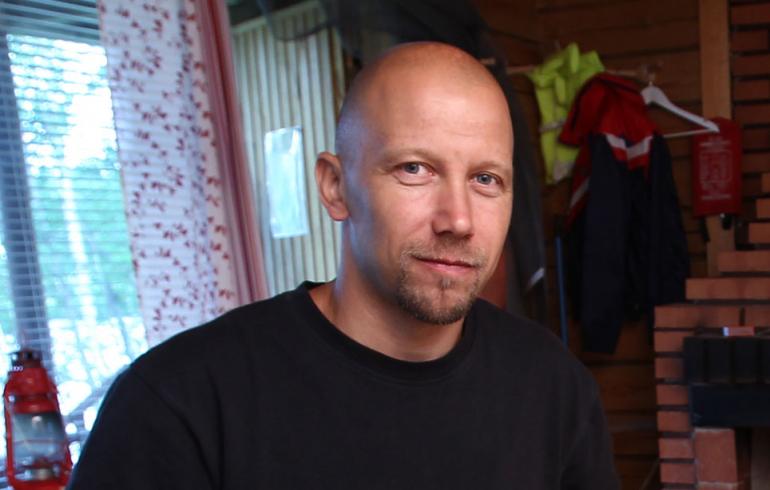 Aikuisviihdetaiteilija Mr. Lothar julkaisi seksimessujen päätähden kuvan Facebookissa: bannia tuli - kuva!