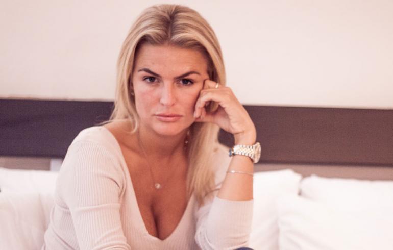 Brittinainen elää herroiksi sugar daddyn rahoilla - vehtasi isänsä pomon kanssa!