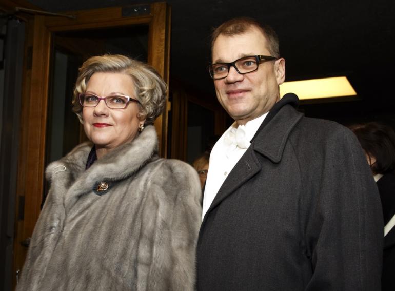 Oho, säästökuuri puree? Sipilät matkustivat rahvaan seassa!