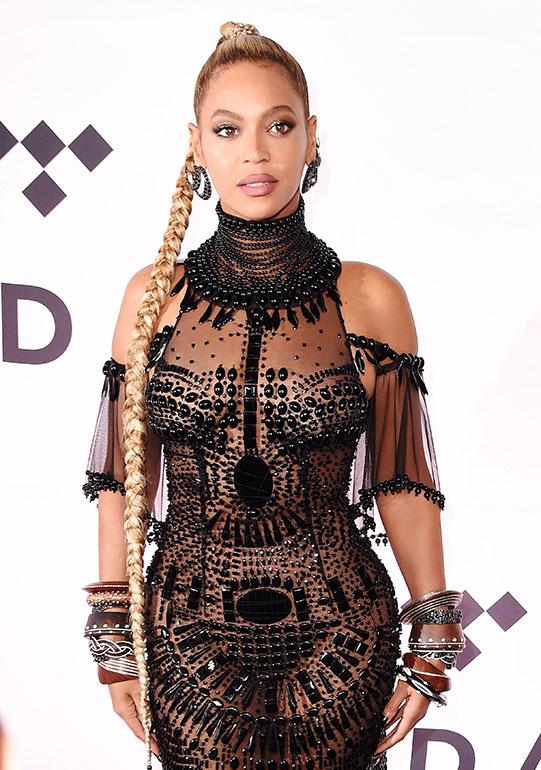 Superstara Beyoncé, 35, valmistautui vuonna 2006 Dreamgirls-elokuvaan sitruunadieetillä, jossa nautitaan ainoastaan sitruunamehusta, vaahterasiirapista, cayennepippurista ja vedestä tehtyä nestesekoitusta. Beyoncé antoi itselleen luvan kuitenkin lipsua lääkärien tuomitsemasta laihdutusmenetelmästä. Tähti piti dieettinsä aikana kerran viikossa herkkupäivän, jolloin hän nautiskeli pizzaa ja viiniä.