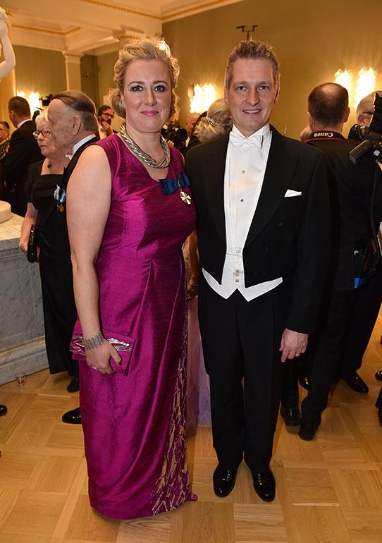 Kansanedustaja Jutta Urpilainen ja puoliso Juha Mustonen