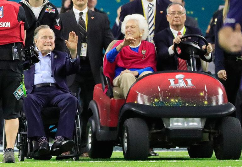 George ja Barbara esiintyivät hyväntuulisina viimevuotisissa Super Bowl -kisoissa.