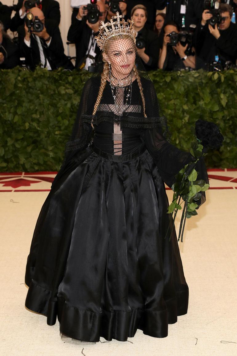Madonna puolestaan paaveili Jean Paul Gaultierissa.