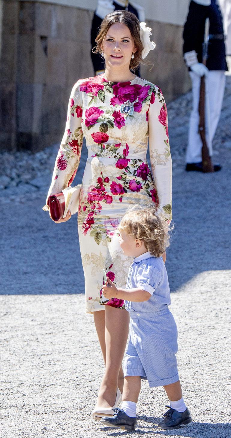 Prinsessa Sofia oli valinnut kastejuhlaan vartalonmyötäisen mekon.