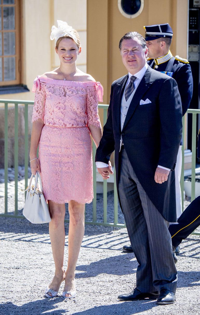 Madeleinen serkku Gustaf Magnuson on naimisissa malli Vicky Andrénsin kanssa.