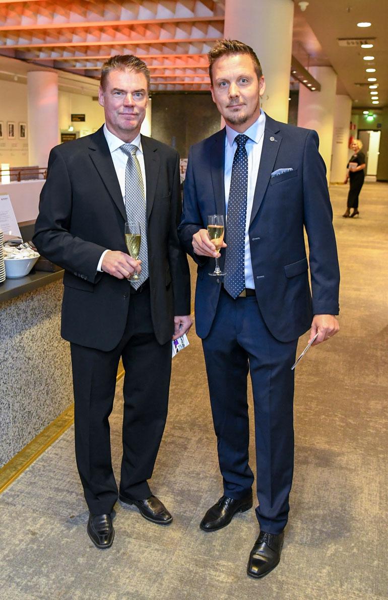 Kiekkomiehet Raimo Helminen ja Lauri Marjamäki viettivät yhdessä iltaa.