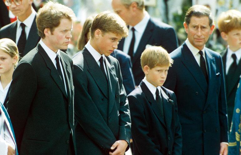 Charlesin elämän raskaimpia hetkiä on ollut elokuinen aamu vuonna 1997, jolloin hän joutui kertomaan pojilleen Williamille ja Harrylle Dianan kuolemasta.