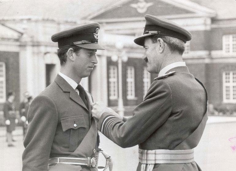 Charles opiskeli lentäjäksi 1970-luvulla kuninkaallisissa ilmavoimissa. Hän on palvellut myös laivastossa. Yliopistossa hän opiskeli historiaa, arkeologiaa, antropologiaa ja ja kymrin kieltä.