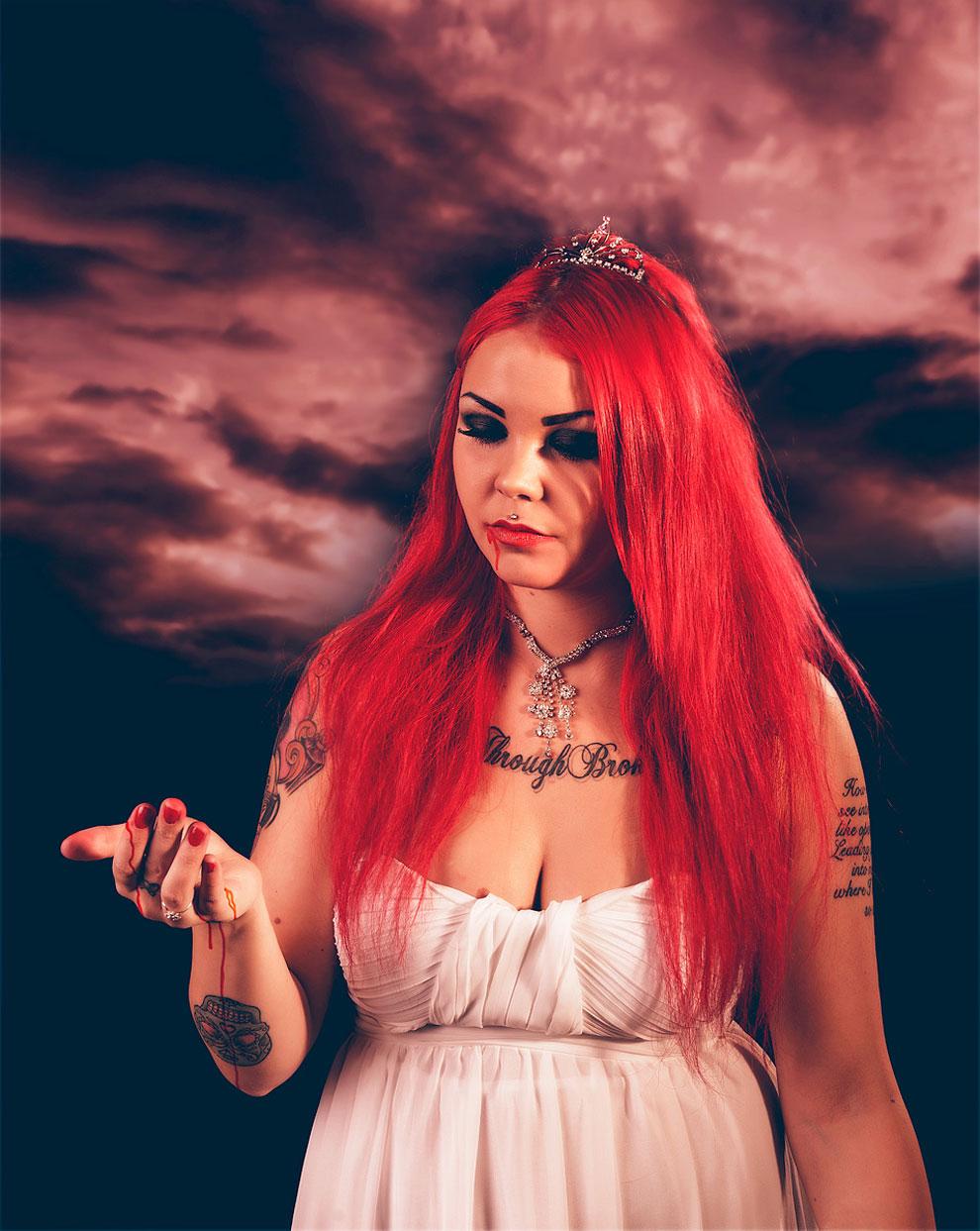 Lady Laurenn verisenä vampyyrihirviön morsiamena - kuvat!