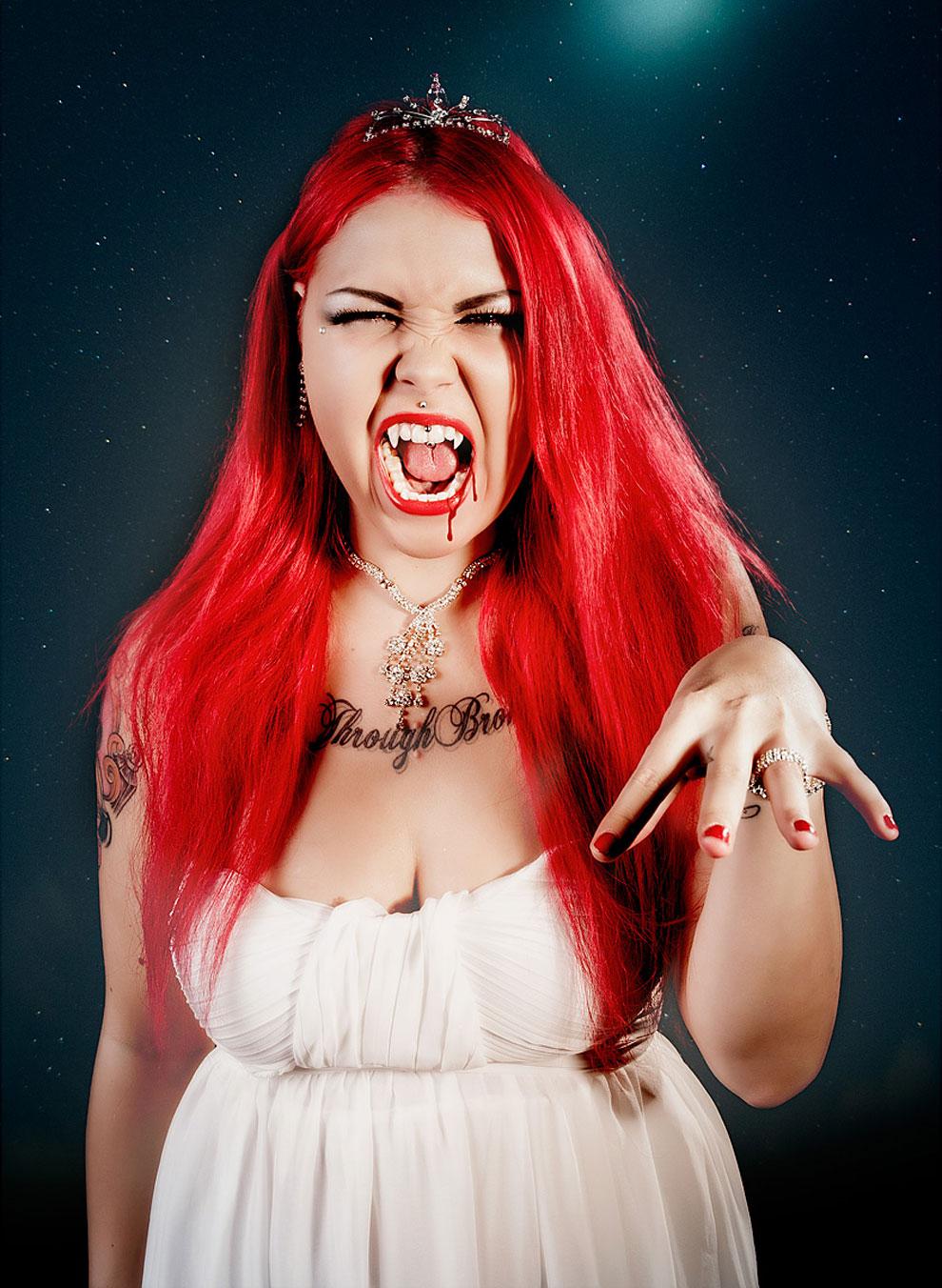 Lady Laurenn verisenä vampyyrihirviön morsiamena - kuvat!
