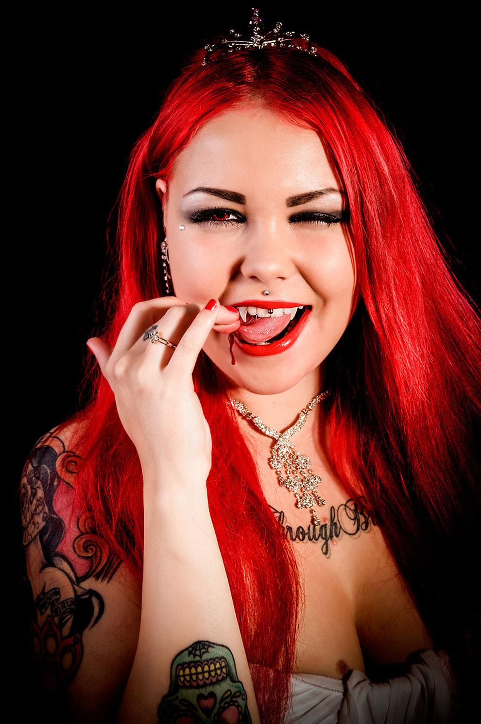 Lady Laurenn verisenä vampyyrihirviön morsiamena - kuvat!