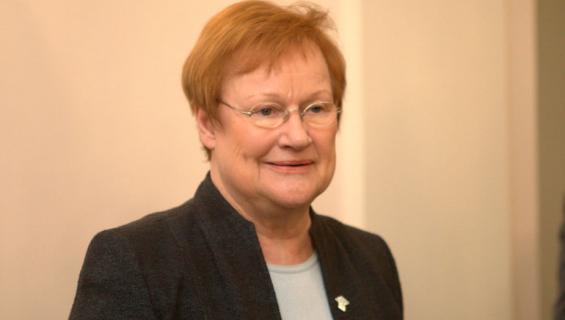 Tarja Halonen juoksi tarjousten perässä.
