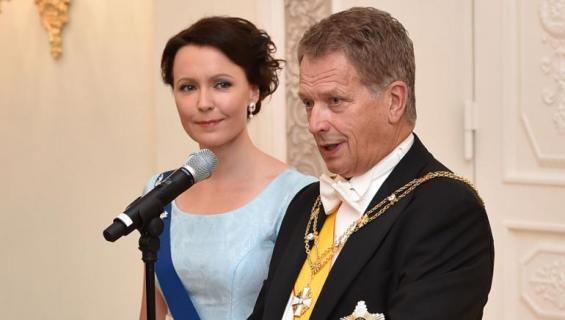 Jenni Haukio ja Sauli Niinistö linnassa.