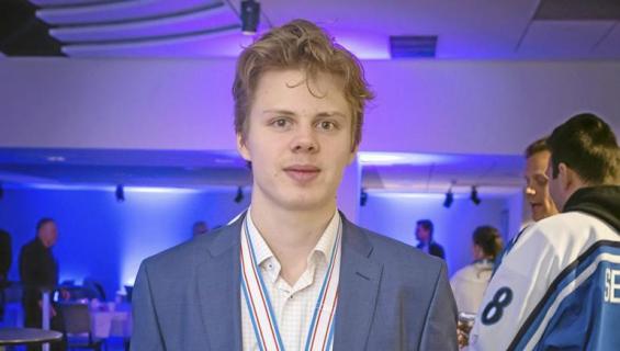 Kasperi Kapasen mallirakas paljastelee somessa.