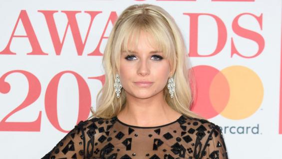 Lottie Moss shoppaili ilman rintsikoita.