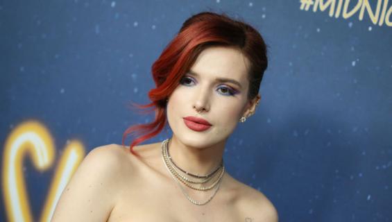 Bella Thorne kohautti festareilla.