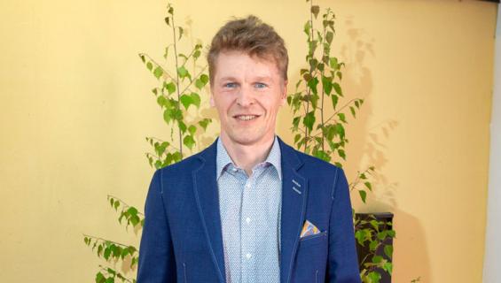 Toni Nieminen juhli yksin.