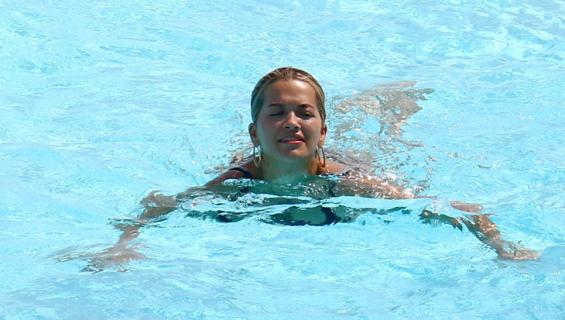 Rita Ora Ranskan Rivieralla