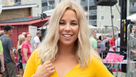 Krista Siegfrids liittyi CatCat-yhtyeen jäseneksi.