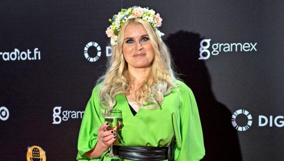 Satu Kotonen ryhtyi muotisuunnittelijaksi.