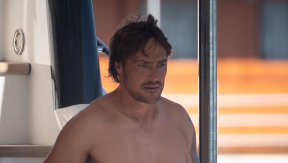 Teemu Selänne pulahti bile-illan jälkeen järveen.