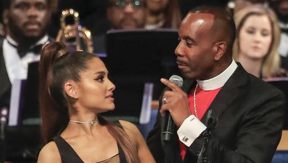 ariana ja pastori Charles Ellis III