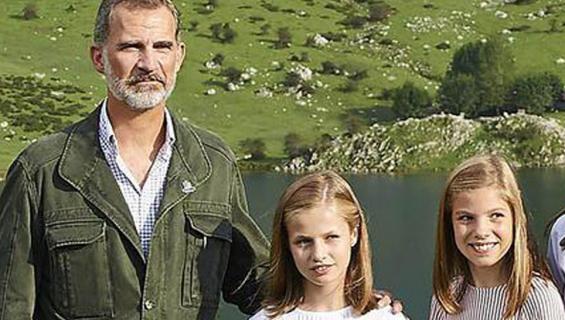 Espanjan kuningas Felipe, prinsessat Leonor ja Sofia