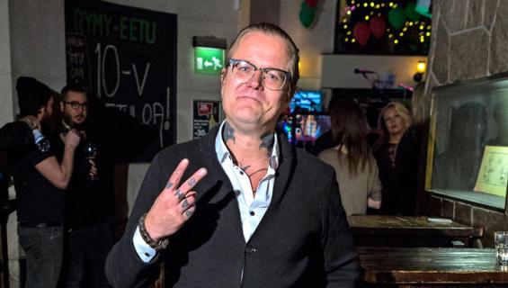 wallu valpio teetätti uudet hampaat.