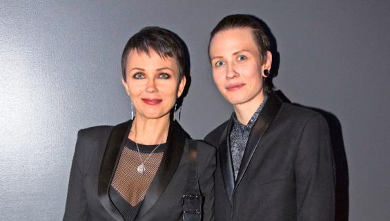 Katariina Sourin ja aviopuoliso Eliya Zweygbergin idyllinen Sipoon-koti on nyt valmiina joulunviettoon.