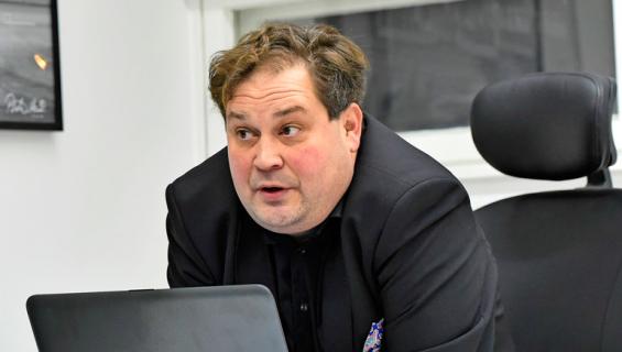 Jethro Rostedtin ja veneyhtiön riita jatkuu.