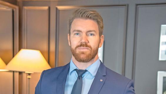 Joni Lindlöf juhli karaokessa.