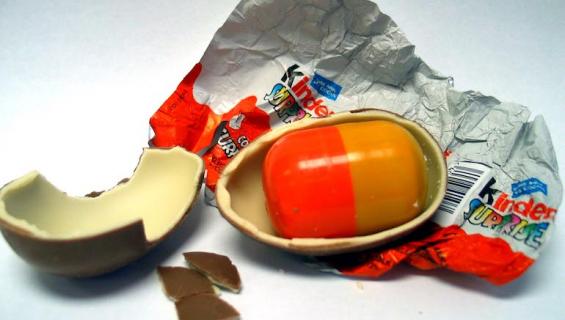 Kinder-lelu suututti vanhemmat.