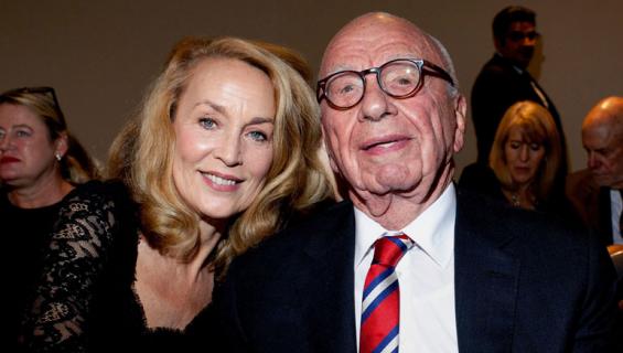 Jerry Hall ja Rupert Murdoch kuhertelivat rantalomalla.