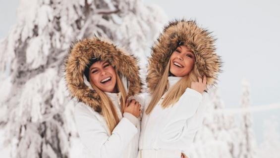 Alina Voronkova ja Jenny Lappalainen lomailivat Vuokatissa.