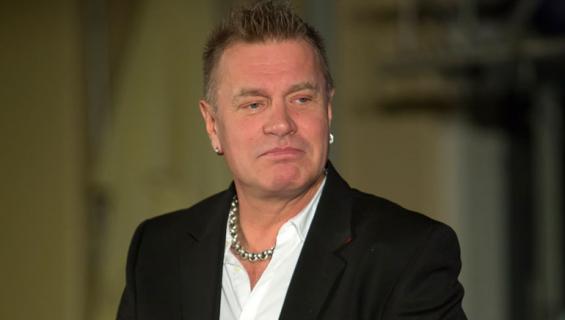 Tauski lauloi Stefan Thermanin kanssa.
