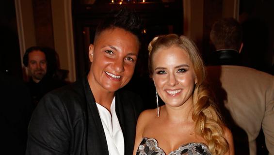 Elina Gustafsson kihlasi Emmi-rakkaansa.