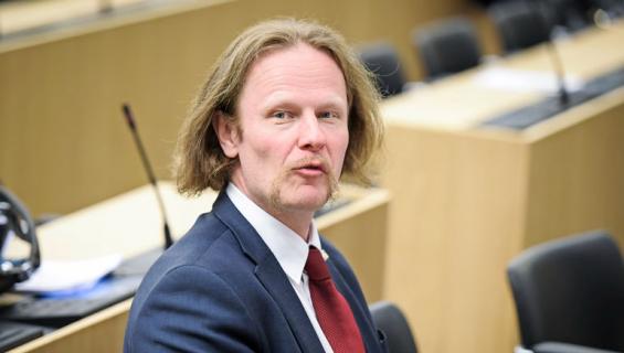 Juho Eerola kihlasi Anna-rakkaansa.