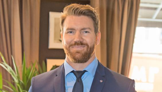 Bachelor-Joni pelasi peliä.
