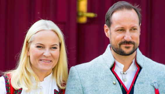 Mette-Marit palasi töihin.