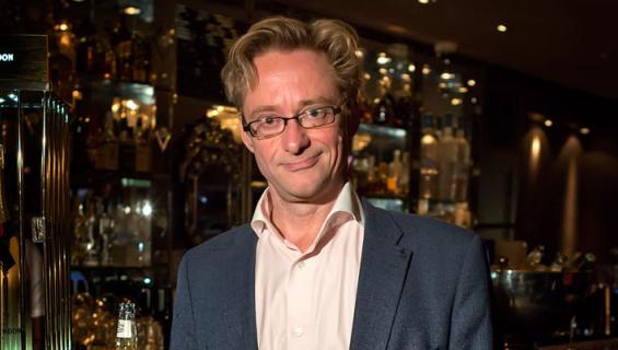 Mikael Jungner viihtyy Helsingin yössä.