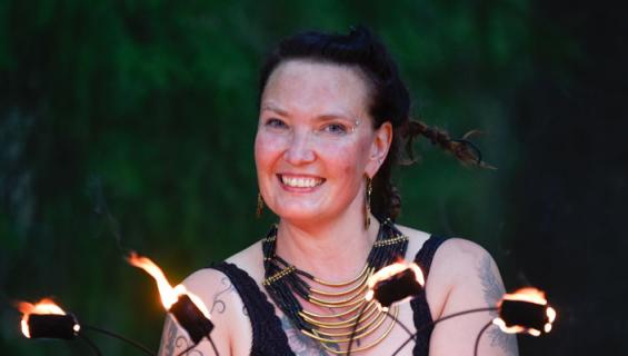 Katjusa Levänen on burleskitähti.