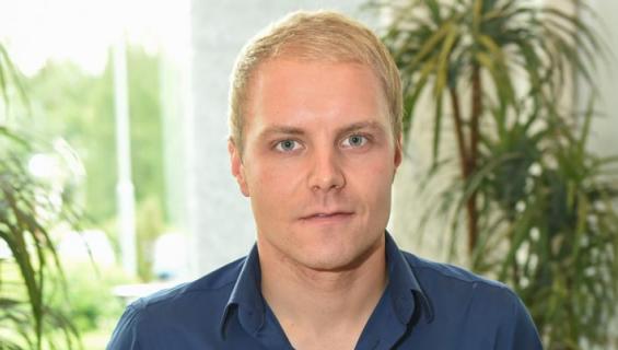 Valtteri Bottas näyttäytyi ilman sormusta.