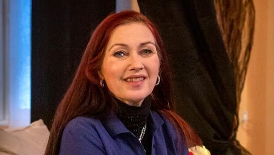 Saija Varjuksen sairaalareissu sai kuitenkin ikävän käänteen, kun hän kaatui sairaalan pihamaalla.