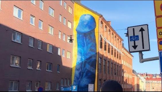 Tukholmalaisen kerrostalon kylkeen maalattiin taiteellinen penis - asukkaat raivostuivat!